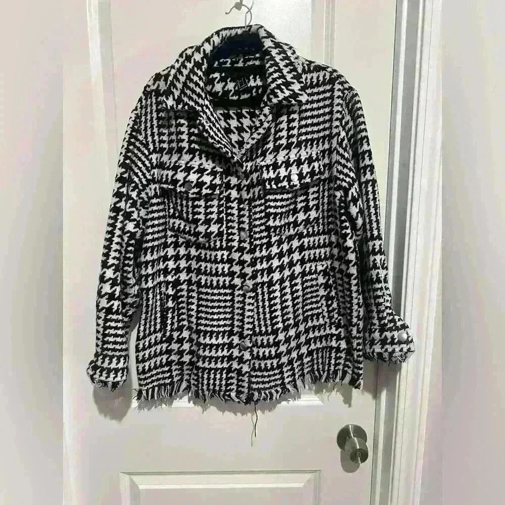 Forever 21 Houndstooth Shacket Jacket Size S - image 1